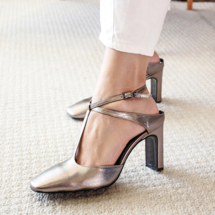 Scarpin prata online salto grosso